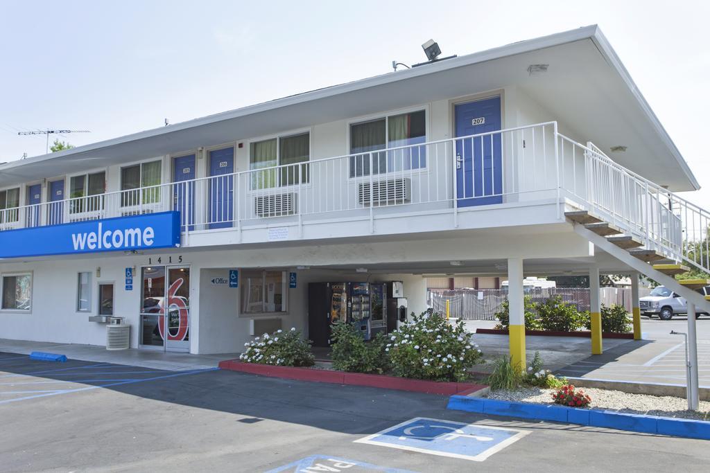 Motel 6 Sacramento, Ca - Downtown Eksteriør bilde