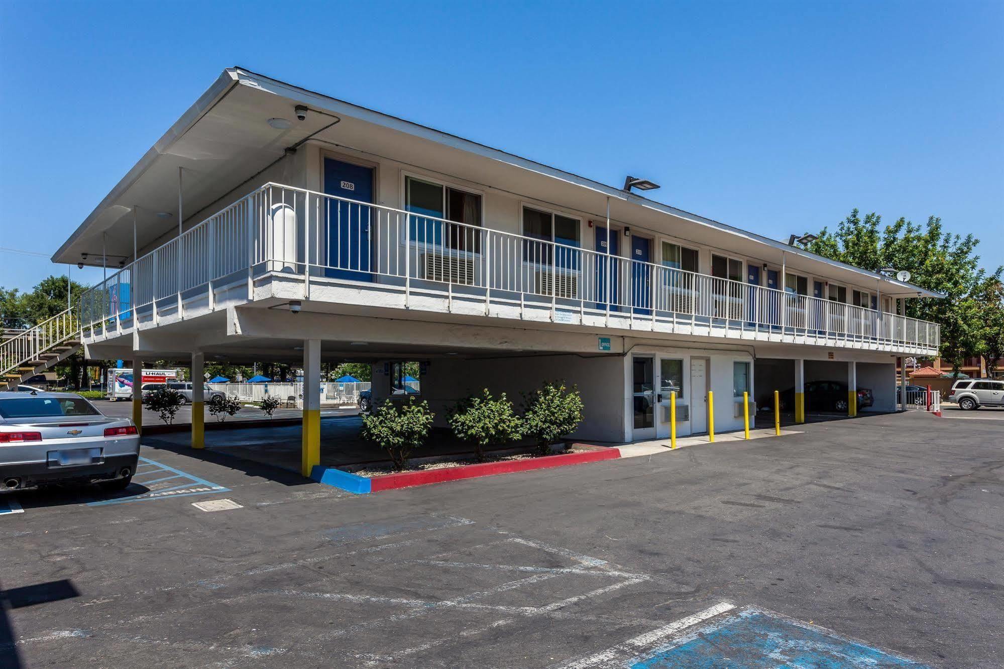 Motel 6 Sacramento, Ca - Downtown Eksteriør bilde