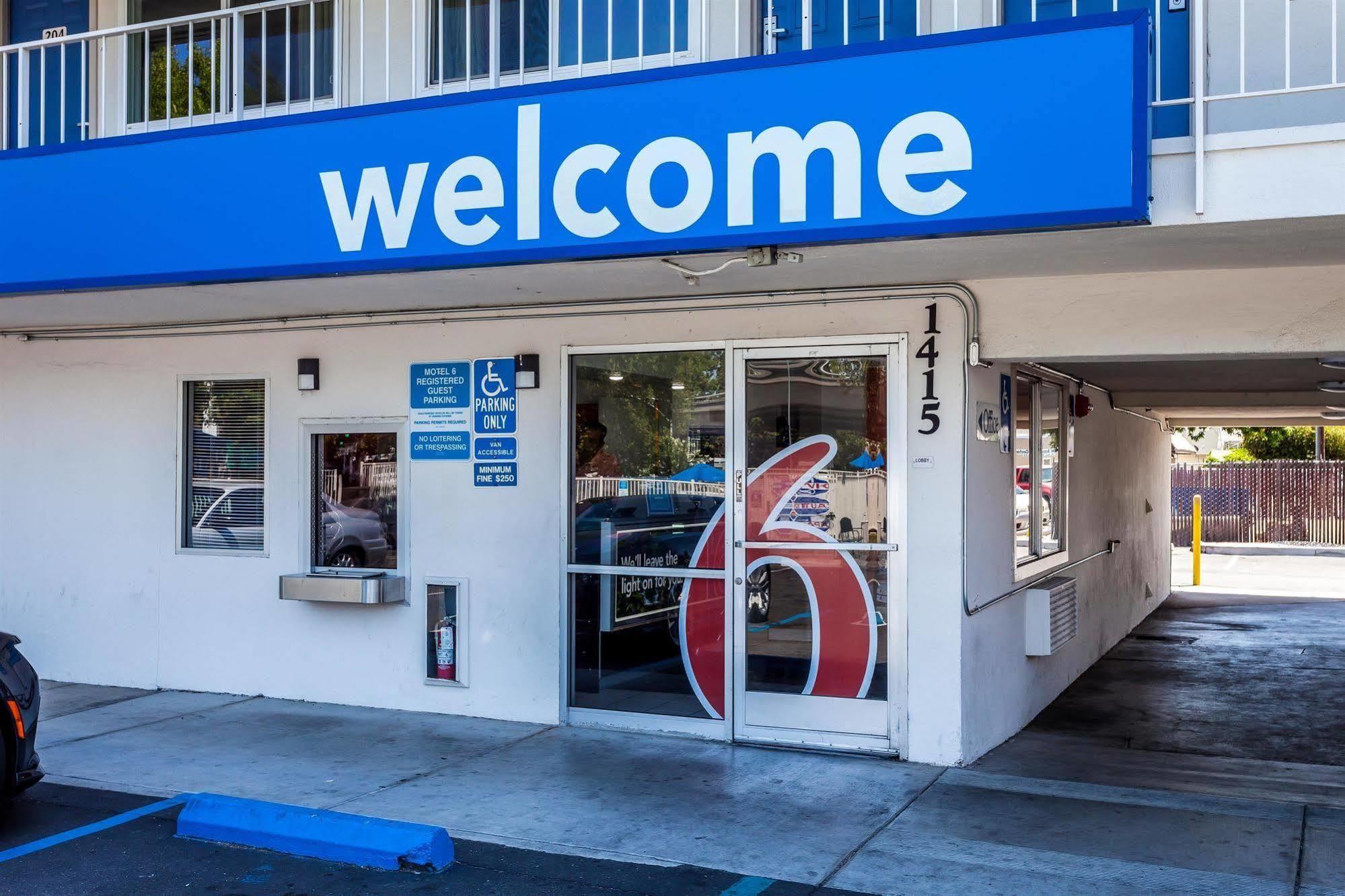 Motel 6 Sacramento, Ca - Downtown Eksteriør bilde
