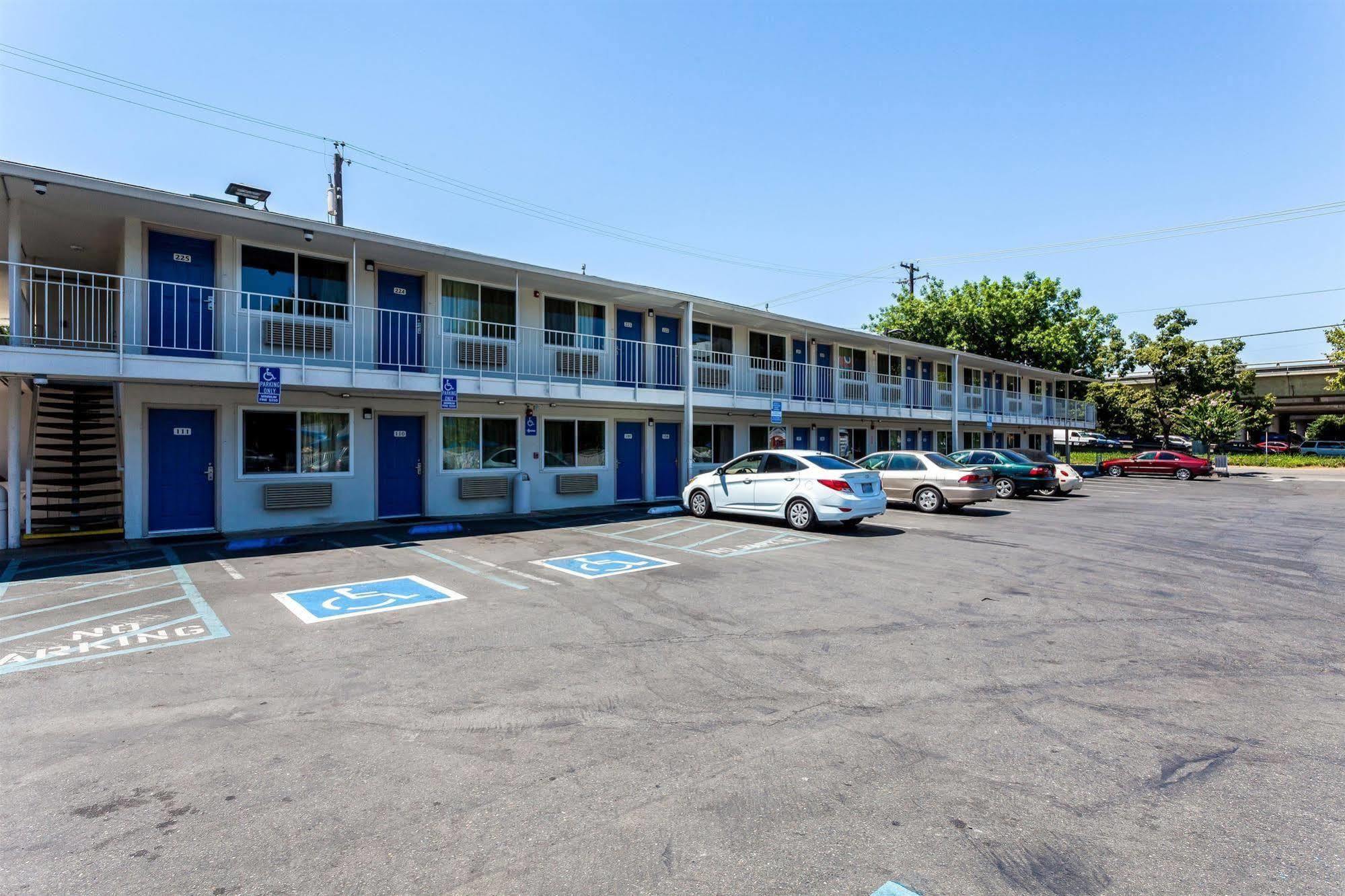 Motel 6 Sacramento, Ca - Downtown Eksteriør bilde