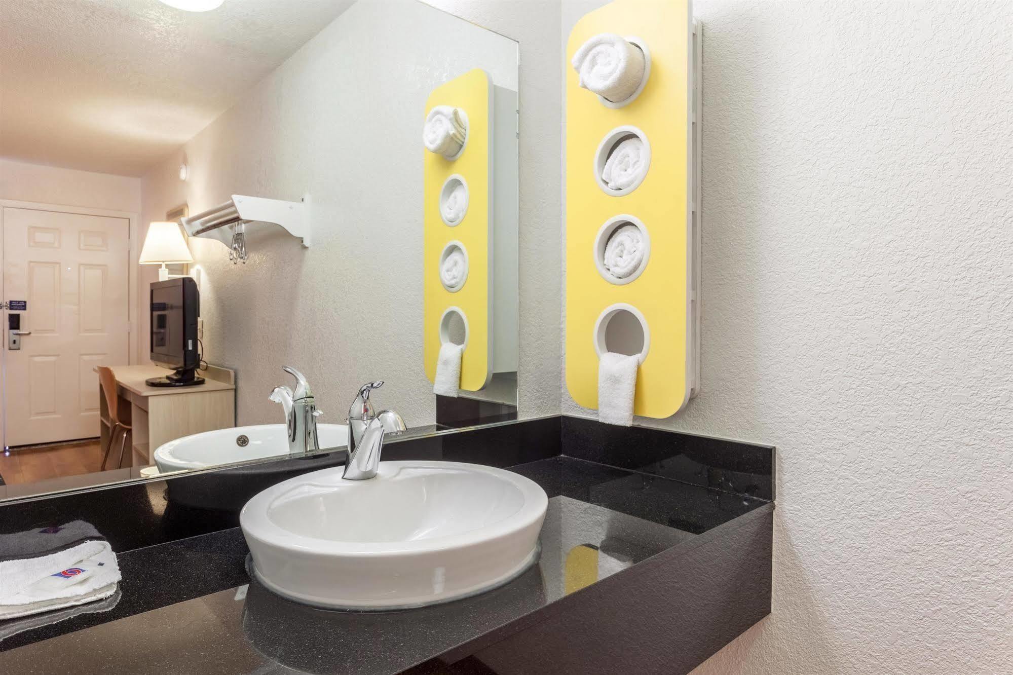 Motel 6 Sacramento, Ca - Downtown Eksteriør bilde
